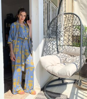 Alexandra Tavoulari Instagram - •Μια υπέροχη μέρα! Σήμερα βαφτίσαμε τον θησαυρό μας, ή όπως λέει η γιαγιά μου τον πλούτο μας!
Ευχαριστώ όλους όσοι ήταν μαζί μας με φυσική παρουσία και εκείνους που  ήταν εκεί με τη σκέψη και την αγάπη τους! Ευχαριστώ την @nikolpanagiotou που με έντυσε με total outfit @passager_official και παπούτσια από @thesandalista ! Ευχαριστώ και την υπέροχη @kallypolizopoulou που ξύπνησε αξημέρωτα για να με βάψει!! Όλους όλους όλους!• 
#baptismday #mybaby #mygirl #mayra #may #mayborn #mayname #maybaptism 
📸 @ritsa_vaitsi 💖& @ayellowbanana 💘💘