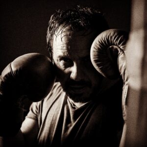 Alexandre Astier Instagram - Vous êtes de plus en plus nombreux à me demander si mon combat contre @edouardbaer est maintenu dans les circonstances…
A priori, oui, toujours le 2 septembre, toujours à l'Espace Omnisports Léo Lagrange.
Sono pronto io.