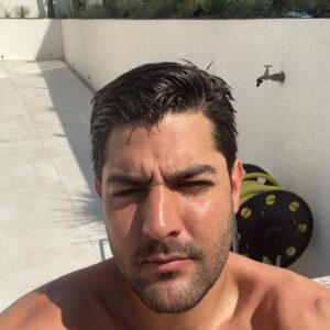 Alexandre Giudi Instagram - Sous un soleil de piment🌶 avec mon arrosoir en détente, ufff