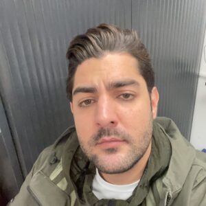 Alexandre Giudi Instagram - Quand j’étais petit à l’école, ils m’ont demandé ce que je voulais faire quand je serai grand!? J’ai donc répondu «Je veux être heureux et me régaler, être un kiffeur en fait !» ils m’ont donc rétorqué que je n’avais pas compris la question... Je leur ai dis alors que pas du tout, c’est eux qui n’ont pas compris la vie 😘😉😎🔫🍀 (ps: on a arrêté les filtres en 2004)