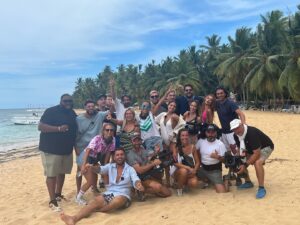 Alexandre Giudi Instagram - Une fin d’aventure… Merci à l’équipe! Ce fut intense et riche en émotions, de belles rencontres, des déceptions, des moments de joie, des victoires, des défaites, ça forge… Il faut le vivre pour le croire, a bientôt les zamours, to be continued… PS: même les jaloux je vous aime fort de dingue 🫶 Luego luego