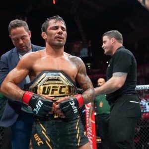 Alexandre Pantoja Instagram - OBRIGADO, Rio de Janeiro! 🇧🇷🏆

#champion #worldchampion #andstill #mma #ufc