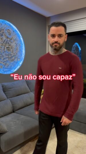 Alexandre Santos Instagram - A frustração que alguns sentem ao ver a nossa luz, faz com que nos tentem manter na escuridão. É imprescindível proteger-nos de quem não nos faz bem, cortando-os da nossa vida ✨ TU ÉS CAPAZ 🤍