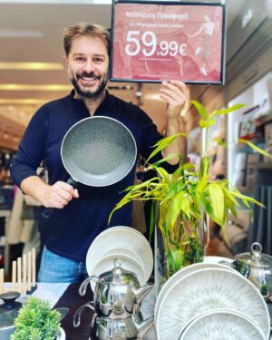 Alexandros Bourdoumis Instagram - ‘’Σήμερα είναι μια καλή μέρα για να αλλάξετε όλη την ατμόσφαιρα του σπιτιού σας με μικρές πινελιές!  Σταμάτησα από το κατάστημα Madame Coco στο κέντρο της Αθήνας, το οποίο προσφέρει κομψά προϊόντα για να δημιουργήσετε ένα ξεχωριστό στυλ στα σπίτια σας με τις συνεχώς ανανεωμένες συλλογές του.  Επιστρέφω ξανά σπίτι με κομψά και γαλλικής έμπνευσης προϊόντα.’’ Online στο https://gr.madamecoco.com/
#madamecocogreece #madamecocogr #homeware #cookware #deco #porcelain @madamecocogr 
Photo by @lenakidrs