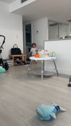 Alexei Brovarnik Instagram - This is what happens when Hebrew school in Miami 🤦

#teambrovarnik #proudpapa #trilingual #sofla