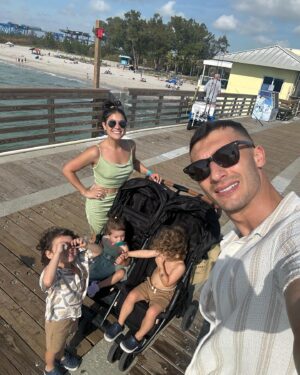 Alexei Brovarnik Instagram - Fam day ❤️ ☀️ 🕶️ 

#teambrovarnik #family #together