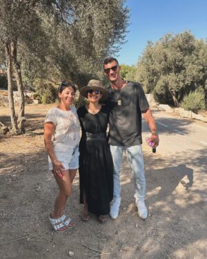 Alexei Brovarnik Instagram - They will not break us. 🇮🇱 
📍: Kibbutz Be’eri 
#israel #amisraelchai