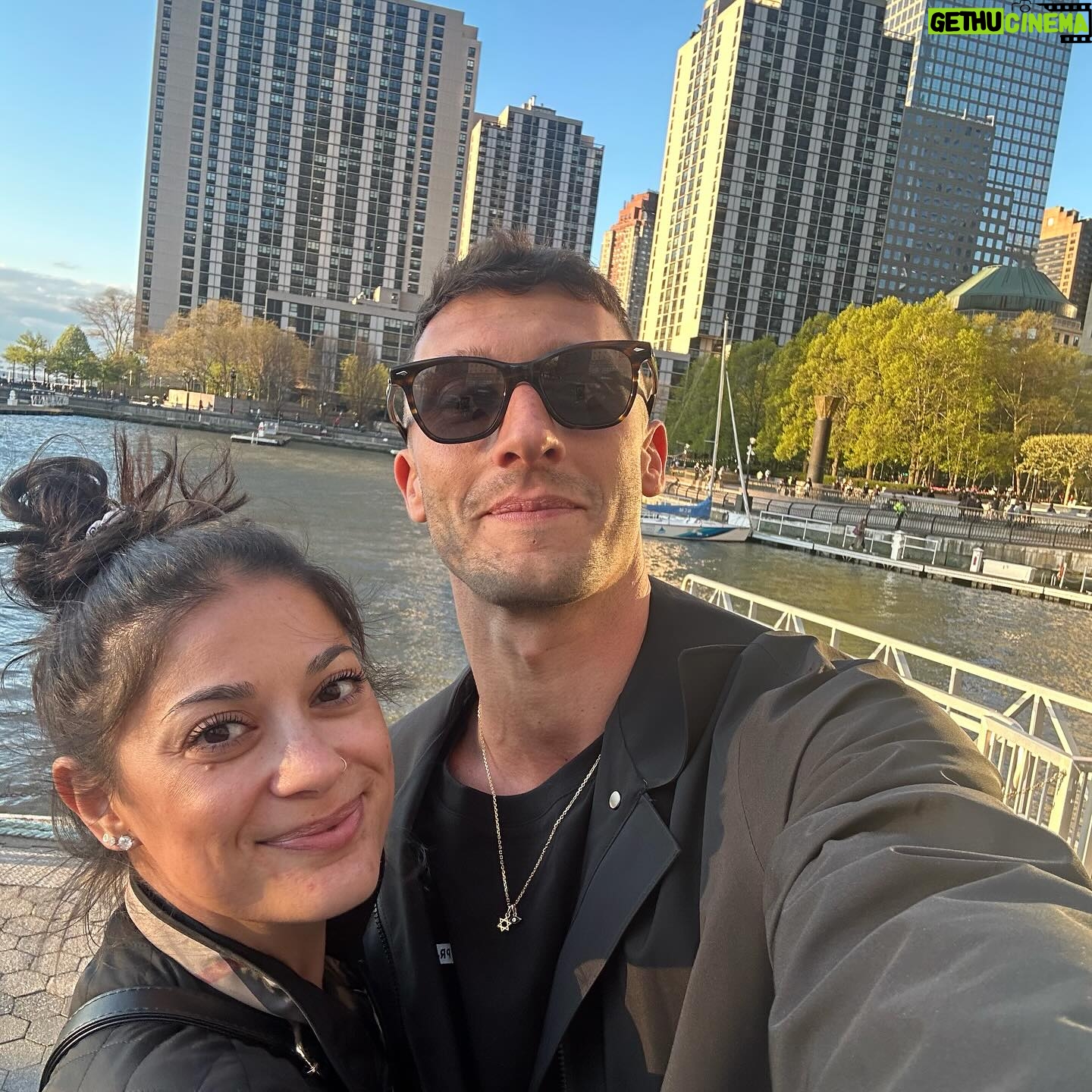 Alexei Brovarnik - 14.4K Likes - Looking at me looking at you. 🤍
#teambrovarnik #90dayfiance ##90dayfiancehappilyeverafter #lorenandalexeiafterthe90days #wonderwall
