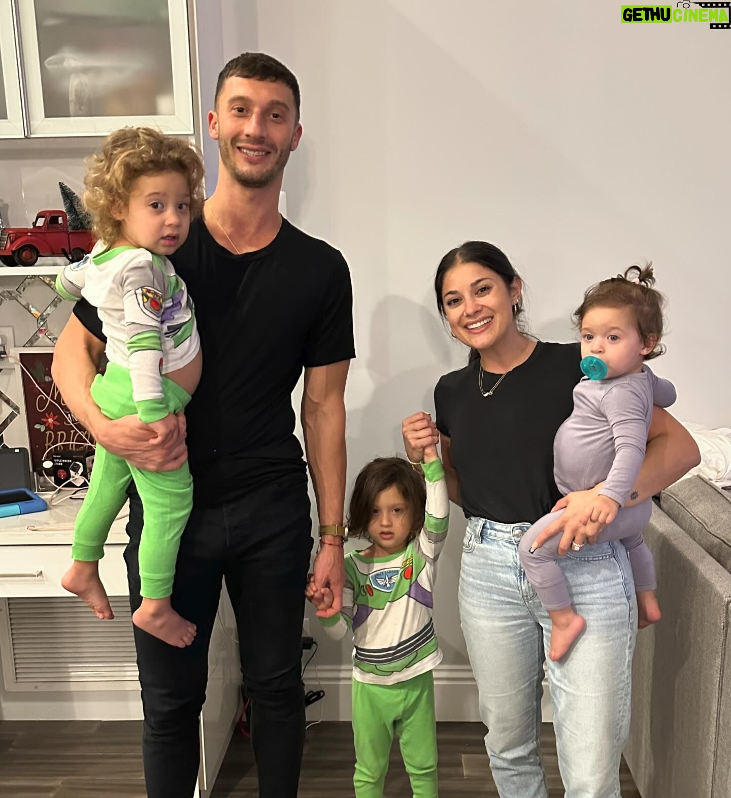 Alexei Brovarnik - 23.9K Likes - Through all the seasons 🫶🏼 ✨
#teambrovarnik #partyof5 #thebrovbunch #balagan #90dayfiance #2024 #mishpucha #familyfirst