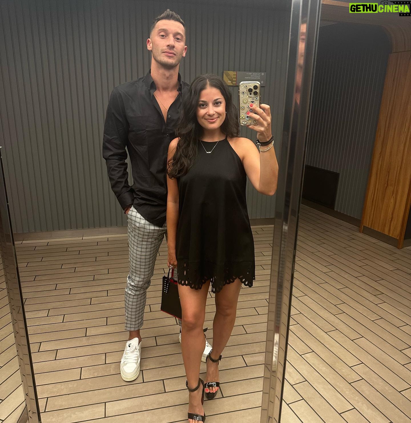 Alexei Brovarnik - 117.6K Likes - Mirror mirror on the wall…
#teambrovarnik #nofilter #coolcats
