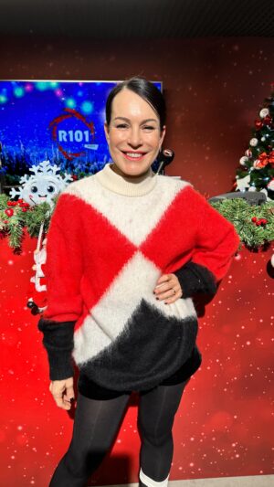 Alexia Instagram - Alexia, ospite del “Good Times” con Melita Toniolo e Marco Santini, ha regalato un magico momento natalizio esibendosi in modo straordinario a cappella dal Christmas Magic, su R101 🎄✨

#alexia #christmas #christmastime #natale #christmasmagic #musica #music #musicaitaliana #radio #radior101