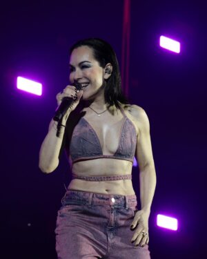 Alexia Instagram - E’ stato un onore e un’immensa emozione condividere questo palcoscenico con i miei amici del dee jay time ! In quanto unica quota rosa ho messo una cosina molto pink…

Vi ho sentiti carichissimi !!! Viva la dance !!! Viva noi e voi che ci divertiamo e vi facciamo divertire.... alla prossima....!

@brunoagostino  MAKE UP
@Beckybriph  PHOTO
@effe_a  PHOTO