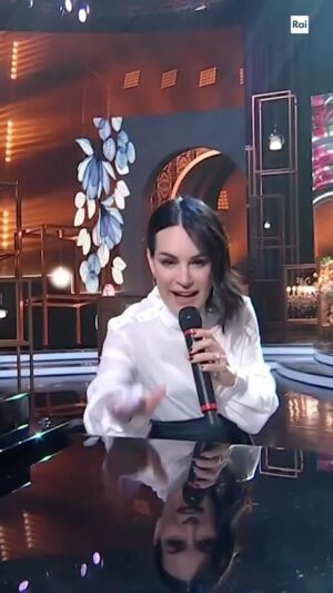 Alexia Instagram - Un’altra vincitrice di #Sanremo per il finale di #SplendidaCornice… @alexia.social! Noi torniamo giovedì 15 febbraio alle 21.20 su @RaiTre. Nel frattempo, tutti sintonizzati su @sanremorai! @iogeppicucciari #Rai3 #GeppiCucciari