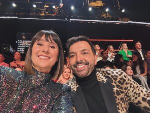 Alexia Laroche-Joubert Instagram - C’est tellement bon de te retrouver mon Kamel et découvrir toute cette talentueuse promotion @staracademytf1 
Merci à @auroredonguy et @karllagerfeld pour ce look très Austin power à paillettes