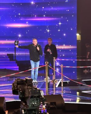 Alexia Laroche-Joubert Instagram - Vous n’imaginez pas mon bonheur d’être là avec mes camarades de la première génération de Star ac qui sont encore aux manettes de cette magnifique nouvelle saison qui démarre ce soir @tf1 @endemolfr
