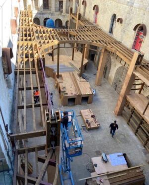 Alexia Laroche-Joubert Instagram - Rénovation de la passerelle du premier étage de #fortboyard qui implique aussi d’avoir refait la salle du trésor. Une très belle collaboration avec @ma_charente_maritime merci à eux pour ce chantier d’envergure