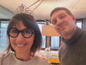 Alexia Laroche-Joubert Instagram - Fin de règne pour moi, je passe la couronne de la société @missfranceoff à son nouveau président @fredogilb ensemble nous avons célébré le 100e anniversaire des concours de beauté , couronné 4 miss France et eu un record d’audience et dit adieu à sa fondatrice Geneviève de Fontenay. C’est l’une des plus belles émissions que j’ai produite, je sais qu’elle est dans de bonnes mains
