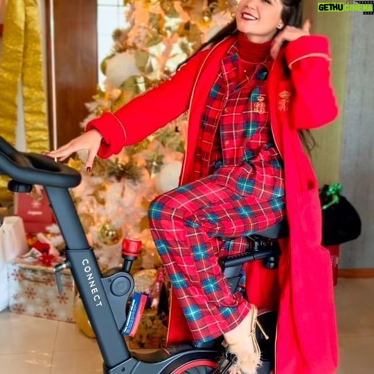 Alexis Ayala - 3.1K Likes - DEAR SANTA 🎅🏻.... WOWWW mi regalo 🎁
Gracias por mi @echelonfitmx EX-5S está increíble y ahora si no tenemos pretextos para andar de flojos y bajar esos kilitos de más!♥️♥️♥️
Ho Ho Ho...FÉLIZ NAVIDAD A TODOS!!! 🎅🏻🎁❤️🌲
#echelon #cinthiaaparicio #navidad #christmas