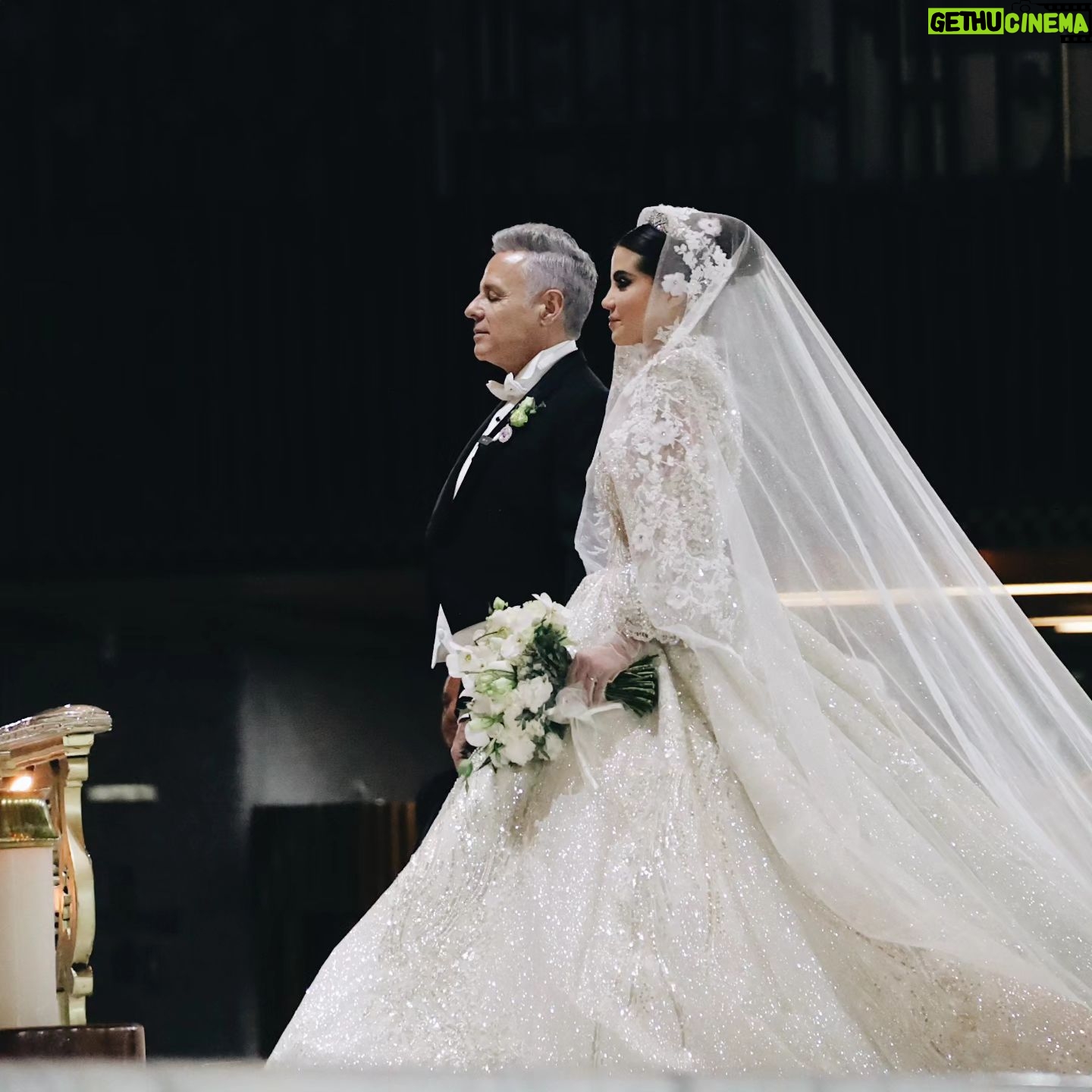 Alexis Ayala - 83.3K Likes - 3 / Noviembre / 2023
Y entonces llega EL DÍA MÁS BONITO que puedas vivir 👰🏻♀️🤵🏼
Nos elegimos llenos de amor, de esperanza, llenos de fé y con la bendición de Dios y la Virgen!!!
Esto es sólo el comienzo @alexisayala 🙏🏻🤍
#MR&BEAUTY