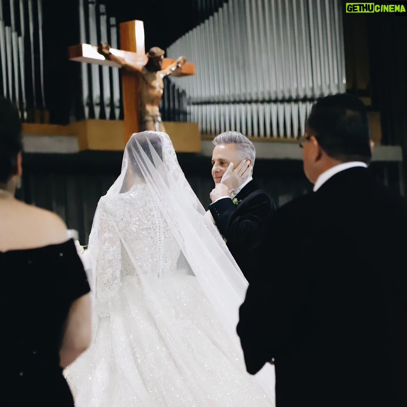 Alexis Ayala - 83.3K Likes - 3 / Noviembre / 2023
Y entonces llega EL DÍA MÁS BONITO que puedas vivir 👰🏻♀️🤵🏼
Nos elegimos llenos de amor, de esperanza, llenos de fé y con la bendición de Dios y la Virgen!!!
Esto es sólo el comienzo @alexisayala 🙏🏻🤍
#MR&BEAUTY