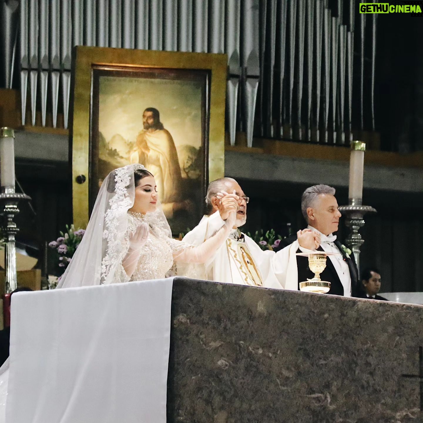 Alexis Ayala - 83.3K Likes - 3 / Noviembre / 2023
Y entonces llega EL DÍA MÁS BONITO que puedas vivir 👰🏻♀️🤵🏼
Nos elegimos llenos de amor, de esperanza, llenos de fé y con la bendición de Dios y la Virgen!!!
Esto es sólo el comienzo @alexisayala 🙏🏻🤍
#MR&BEAUTY