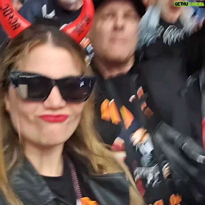 Alexis Ayala - 3 Likes - ACDC 🙌🏻🔥🇬🇧✨️
El mejor regalo que le pude dar al MR @alexisayala 🖤 y a mi también!
Hace unos meses me mando una foto de la gira de ACDC y me puso: -Mira, ya nunca los vi.... (es la última gira de ellos)
Perooooo No contaba con mi astucia y PUM lo sorprendí con los boletos, reservas, all inclusive, para que no hubiera ningún no puedo.✈️
TE AMO!
FÉLIZ CUMPLEAÑOS MUY ADELANTADO!!
#acdc #wembley #london