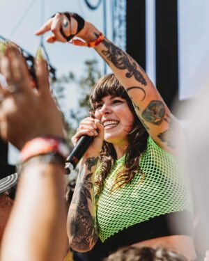 Alexis Krauss Instagram - Had such a blast at @justlikeheavenfest 🫧

It was an honor to share the stage with so many excellent bands and so many badass women! Seriously thank you @goldenvoice for stacking the fest with babes like @cssmusic @teganandsara @phantogram @gossipmusicofficial and @metric just to name a few.

Despite it being almost 2 years since our last show, I was proud of our set. It was an honor to be joined by @billyrymer on drums and as always @katersteinberg brought her all. Huge shout out to @mrsoundlady and @_feeb_ for filling in and being absolute gems. Immense love for @the.waffle and so much respect for @rebelofnyc. You had to navigate a lot and you did it with incredible calm and professionalism 🖤

Looking back and seeing Wilder bouncing around with his mama bear was an absolute dream come true. Thank you mom and @tbw22 for being the best baby support team I could ask for.

Thank you @badnailzriri for being a style queen and to our team @singerdoug @will_hubbard and @jennyfromlebloc for being there to support.

And lastly huge shout out to Derek @sleighbells for continuing to do this with me after almost 15 years!!!! Here’s to more shows and new music. Let’s goooooooo ❤️‍🔥

Photo 1: @sarahelizabethphotographyatx 
Photo 2: @quasarmedia 
Photo 3: @danielleagnello1900 
Photo 4: @ashleyosborn 
Photo 5: @sarahelizabethphotographyatx