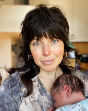 Alexis Krauss Instagram - Some simple things…

✨Wilder is 2 weeks old today.
🩵 I love that I can wake up with a newborn and like my hair in the morning. Grateful for the beautiful human who makes that possible @lunaballooncloud 
✨I can wear my clothes again. I can’t tell you how special that feels.
🩵 Riz is the best puppy. Swipe to see her sweetness 
✨ I haven’t worn makeup in 2 weeks. I like it.