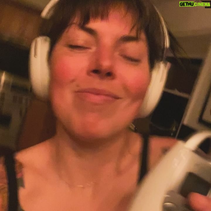 Alexis Krauss - 2K Likes - life latelyā¦
1-4 āØMATRESCENCE⨠the becoming. the being. almost 9 months of mothering our little wild one.
5 šš»āāļø back at HSS waiting to review my x-rays and appreciating what @lunaballooncloud does to my hair
6 š©» all my metal looking good. humerus is healed!
7 š still finding so much joy in climbing rocks and being an outdoor educator with @riseoutsidecollective. this june i had the privilege of guiding @outdoorsdetroit, @paracliffhangers, @kinshipclimbingcollective and teaching for @heyflashfoxy. pictured here happily jamming myself into wide cracks with a community of climbers who make family climbing days possible and show me so much love.
8 š§ dancing to new @sleighbells songs. loving my new @sonos headphones. baby monitor āļø
9 𩵠post run smiles with my loves @chris_vultaggio
10 HOLY CRAP CRAWLING š± let the chaos begin