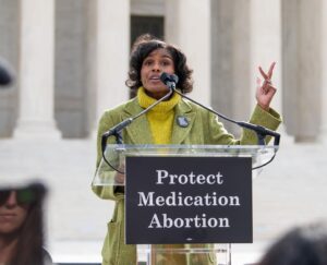 Alexis McGill Johnson Instagram - POV: Telling SCOTUS #BansOff access to safe and effective medication abortion.

✍️ Sign on at http://ppact.io/mife to keep it going.