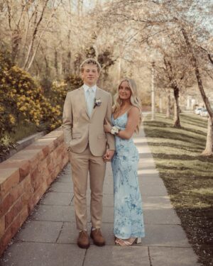 Alexus Oladi Instagram - prom w/ crew! 😁🩵
