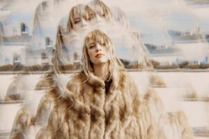 Alexz Johnson Instagram - 📸 @jensquiresphotographer 
🧥 @caribou_market