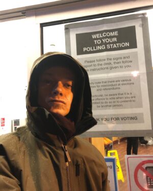 Alfie Allen Instagram - VOTE INNIT #postyourboatbeforeyouvote