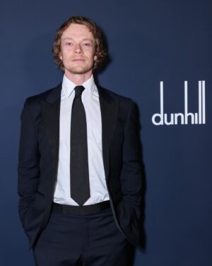 Alfie Allen Instagram - Thank you @dunhill @bsbpartnerships

📸 by @davebenett @maxcisottiphotographer @gregwilliamsphotography

Hair by @joemillshair