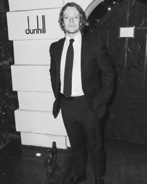 Alfie Allen Instagram - Thank you @dunhill @bsbpartnerships

📸 by @davebenett @maxcisottiphotographer @gregwilliamsphotography

Hair by @joemillshair