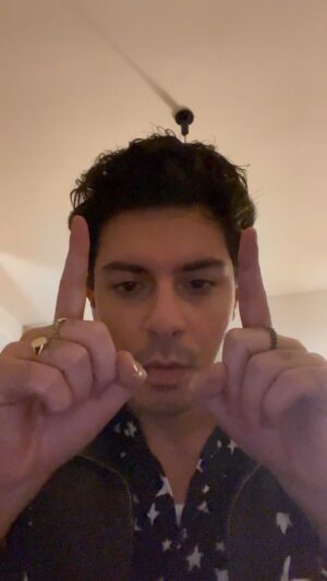 Alfred García Instagram - "Els teus ulls", un milió. 
Espero que hàgiu gaudit un bon dia de reis.