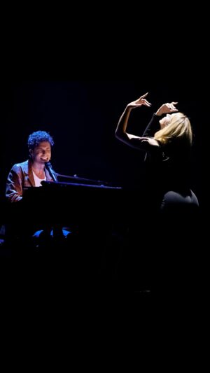 Alfred García Instagram - Ni una sola palabra. Viva Paulina Rubio, Xabi San Martín y Rafa Sánchez.
Arreglos de orquesta y banda realizados por un servidor.