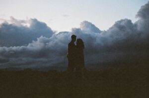 Alfred García Instagram - 1, 2, 3… 18. El día 18 de abril se publica mi segundo sencillo, "Llamas en el cielo", una cosa de 2… ¿Quién creéis que protagonizará el videoclip junto a mí? Una de las mejores actrices de nuestro país.
Reserva ya la canción en el enlace de mi biografía.