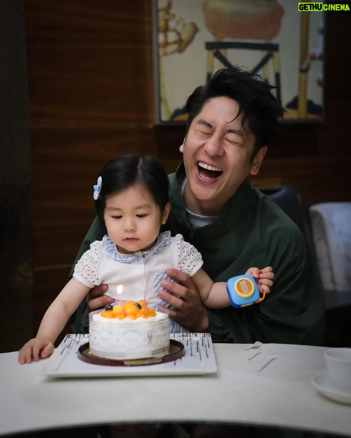Alfred Hui - 12.2K Likes - 【 1… 2… 3!生日快樂!】
/
到了這個年紀
青春還要盡耗
願望始終如一
保密希望成真
/
#自許紀錄 於 小弟牛一 with @hui.valerie
@alf_records