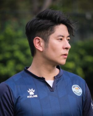 Alfred Hui Instagram - 【 唔通我仲識踢波又話你知咩 】
/
1） 原來gel頭踢波 係有啲異相
2） 拉筋唔係造樣 已經係必要
3）啱啱開始仲笑得出
4） 印象中碧咸係跟我咁踢
5） 港大校隊十四年前的成員
6） 真係有踢 有汗珠㗎💦
7） 我幻想中呢球係入嘅⚽️
8） 好耐冇見嘅隊友（小走樣，我講我）
9）踢完條腰好似唔係自己咁🥹
10） 今日一入球 一助攻 叫交到貨😌
/
#冇乜事我返去抖吓條腰
#今晚應該好好訓💤