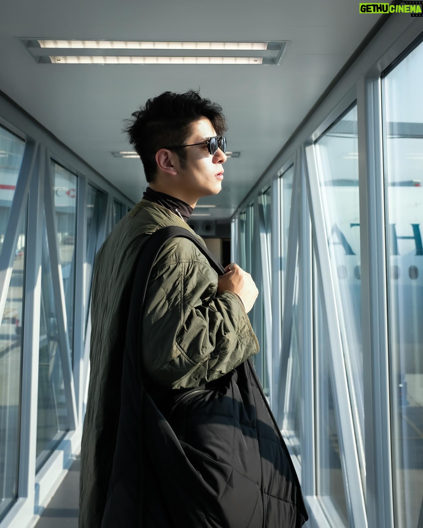 Alfred Hui - 5.7K Likes - 【 點解仲堅持要出廣東大碟? 】
/
是每年推出大碟都被問及的問題
回想一下其實自組公司的那一年
因為所有事務需要一手一腳負責
出碟的計劃亦稍稍被延誤了一點
身份轉變令我每個細節從頭學起
過程少不免會遇到困難迷茫不安
但咬實牙關一步一步向目標進發
堅持自己信念換來更實在的感覺
/
所以我相信 #EveryMoveCounts
這個信念讓我對自己事業更熱情
第十四隻廣東大碟亦積極籌備中
許廷鏗仍然會繼續推出廣東專輯
用了十五年慢慢完成心中的畫面
希望我的歌聲能夠帶給你們力量
/
突然感觸有感而發的長文
因為我看到 @siobhanhaughey01 的分享
當我們仍好夢正酣的時候
Siobhan 已經投入了訓練
在泳池中反覆挑戰著自己
為的是希望戰勝自己記錄
用四年努力爭取游快一秒
你能想像到需要多堅持?
/
多謝 @cathaypacific 將何詩蓓
以及仍然在努力的所有香港人
#EveryMoveCounts 的精神
好好紀錄然後帶給我們力量
/
#Cathay #MoveBeyond #國泰 #志在飛躍 #TheHenderson