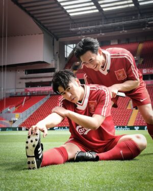 Alfred Hui Instagram - 【 我… 簽約喇！】
/
我簽咗俾… 嘉士伯😂
/
不過認真唔係講玩笑
我覺得一定要留意吓
嚟緊嘅 #鏗gry廚房 
幾集特別版嘅番外篇
/
我自己拍嘅時候暗爽
因為我覺得都幾好笑
同埋有好多特別經歷
好想快啲同你地分享
/
鳴謝 「佛我飲嘉士伯」
@carlsberghongkong