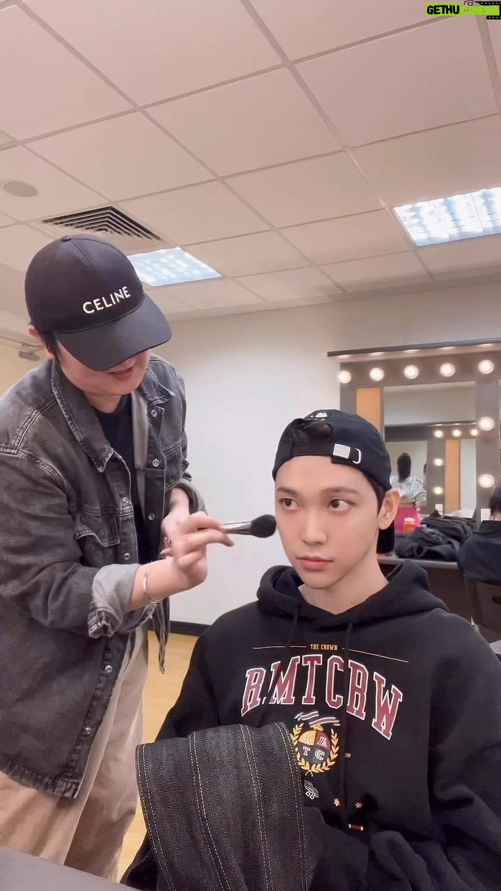 Alfred Sng - 2.1K Likes - @zoel.makeup applying a real-life filter on me before my performance 😗🖤