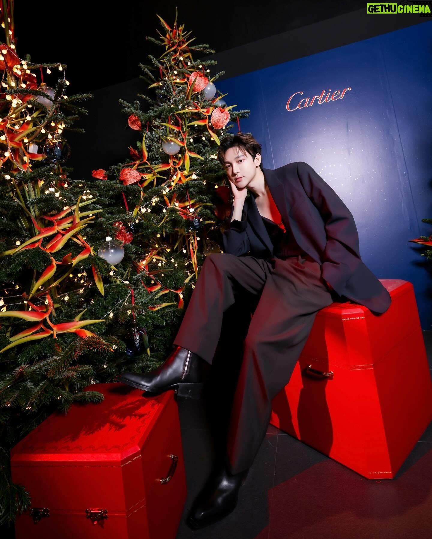 Alfred Sng - 3K Likes - A soirée affair with @cartier #CartierSG
Styled by: @fakedcandid
Wearing: @fendi
Make up: @zoel.makeup
Hair: @sleepiingalien