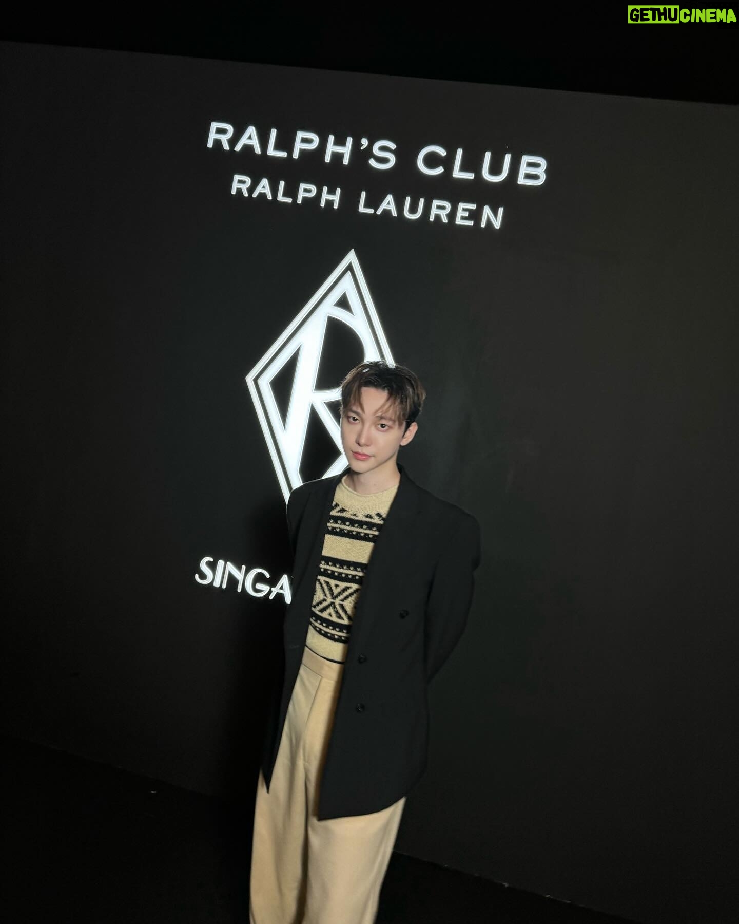 Alfred Sng - 2.3K Likes - An enchanting evening at #RALPHSCLUB with @ralphlaurenfragrances #RALPHLAURENFRAGRANCES
Make up: @zoel.makeup
Hair: @sleepiingalien
Wearing: @ralphlauren