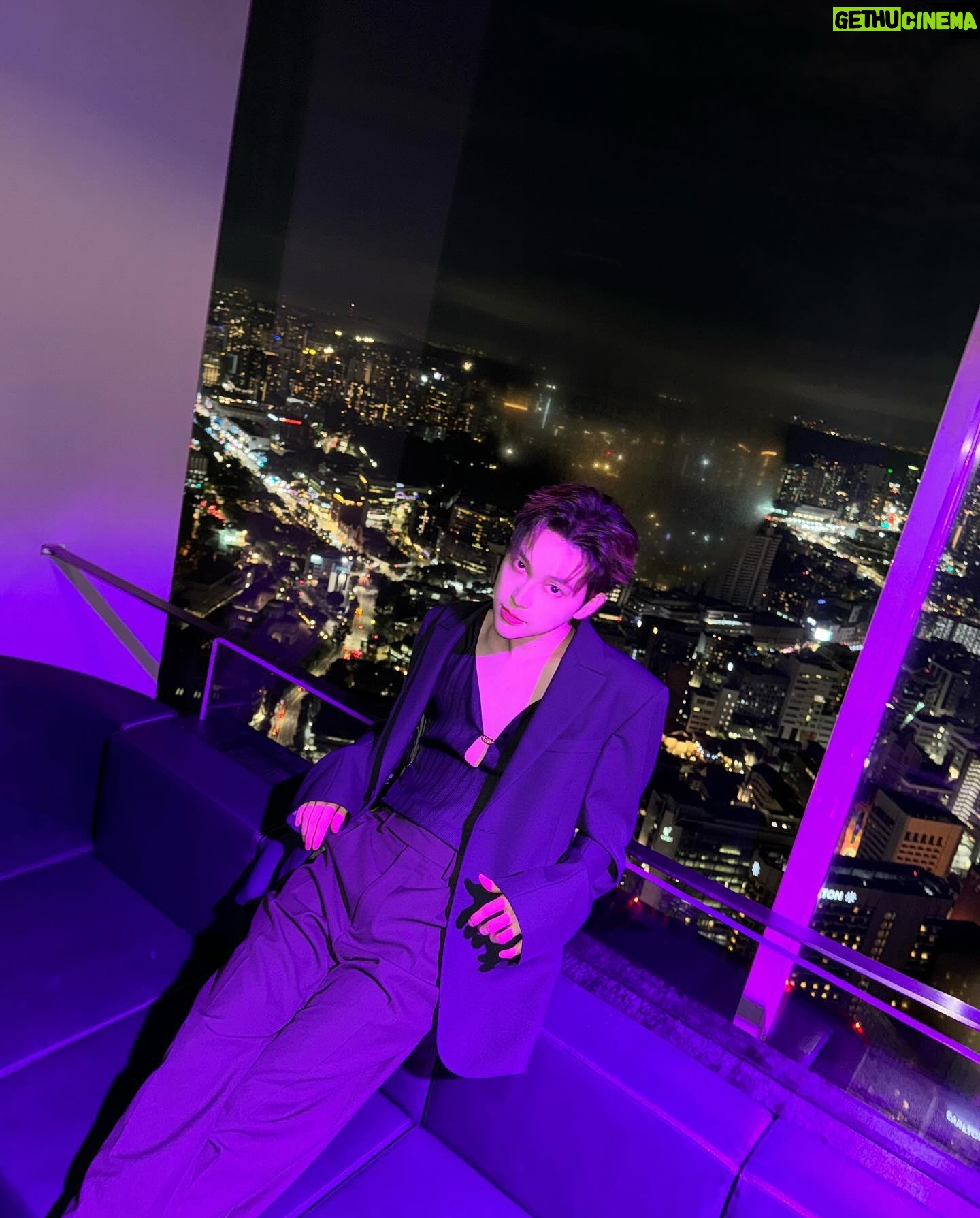 Alfred Sng - 3K Likes - A soirée affair with @cartier #CartierSG
Styled by: @fakedcandid
Wearing: @fendi
Make up: @zoel.makeup
Hair: @sleepiingalien