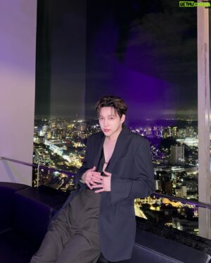 Alfred Sng Instagram - A soirée affair with @cartier #CartierSG 

Styled by: @fakedcandid 
Wearing: @fendi 
Make up: @zoel.makeup 
Hair: @sleepiingalien