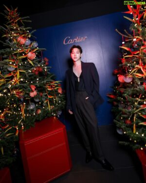 Alfred Sng Instagram - A soirée affair with @cartier #CartierSG 

Styled by: @fakedcandid 
Wearing: @fendi 
Make up: @zoel.makeup 
Hair: @sleepiingalien