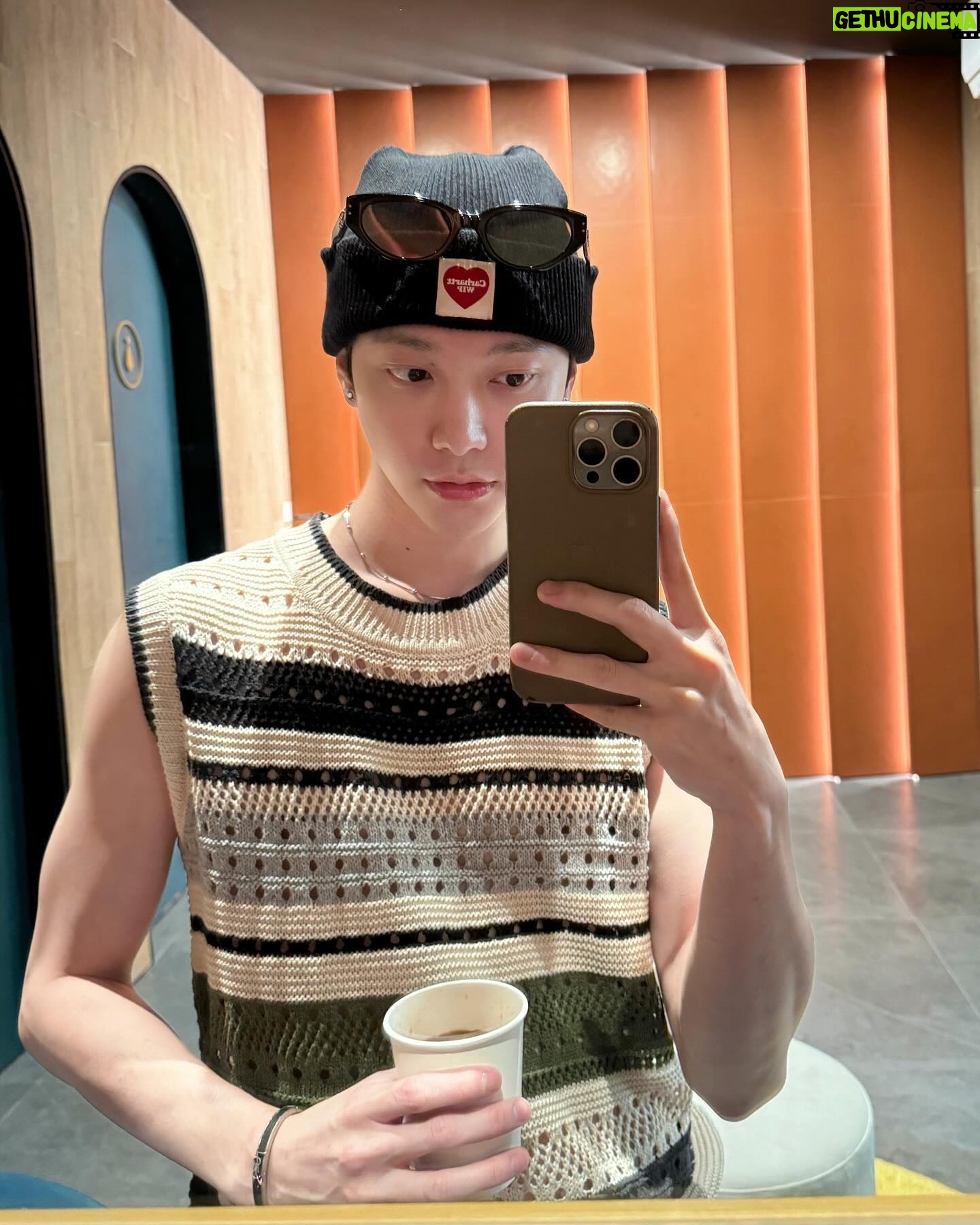 Alfred Sng - 3K Likes - Handphone cover suggestions please!!