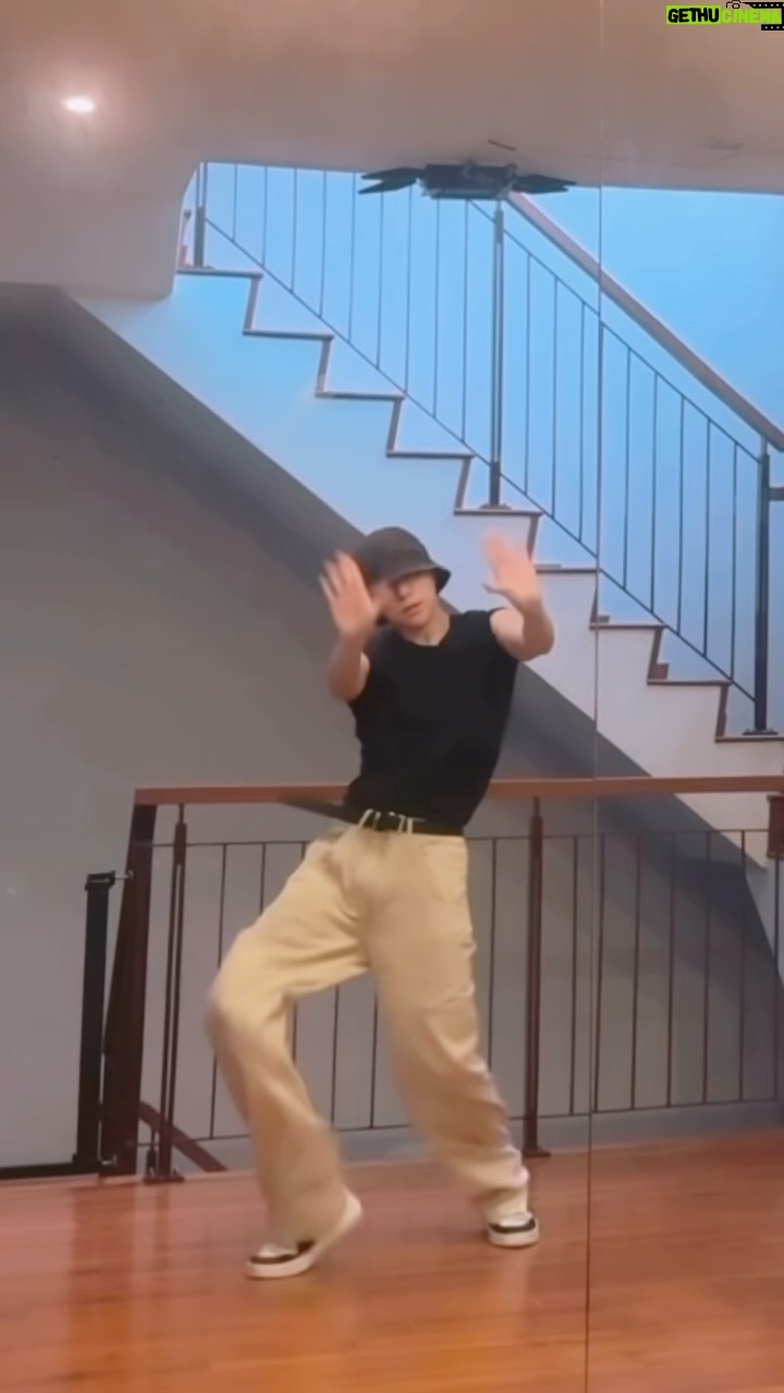 Alfred Sng - 9.8K Likes - “My ego in this show” Where are all my #ATINY ! #CrazyFormChallenges #Crazy_Form #ATEEZ @ateez_official_